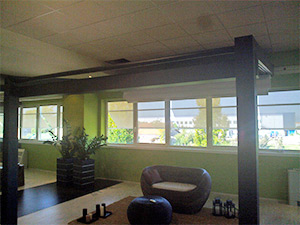 Instalacion de estores enrollables y cortinas screen en Lleida.