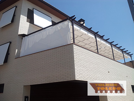 Instalacion de pergolas con lona soltis en Talavera de la Reina.